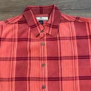 Tommy Bahama 100% Silk Short Sleeve Button Up Shirt Size L Gently‎ Worn